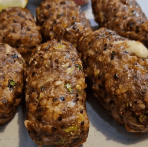 Quibe de quinoa na airfryer ou forno para um lanche saudável e prático nestas festas