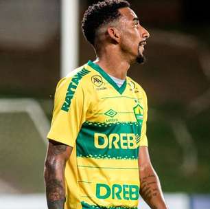 Vitória investe pesado e fica perto de fechar lateral-direito por mais de R$ 4 milhões