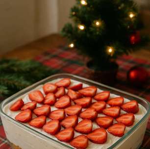 Pavê de nata com morango para o Natal: como fazer a sobremesa em 10 minutos