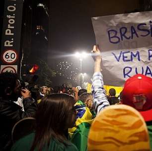 Mais de um terço dos brasileiros se identificam com a direita e 22%, com a esquerda, diz Datafolha