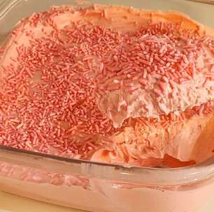 Sobremesa de morango rápida e fácil que fica pronta num instante para sua ceia de Natal