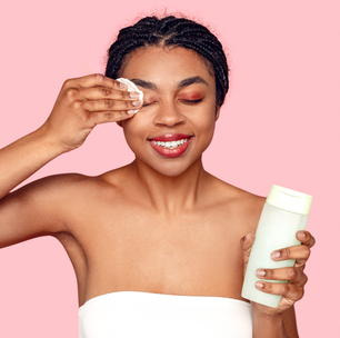 Dormiu de make pós-ceia? Veja como recuperar o glow da pele