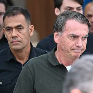 Cirurgia de Bolsonaro termina 'com sucesso', diz Michelle