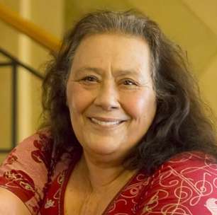 Morre Teuda Bara, atriz e fundadora do Grupo Galpão, aos 84 anos