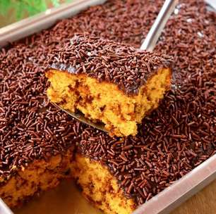 Bolo formigueiro de cenoura fofinho e muito fácil de preparar para o lanche da tarde