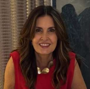 Fátima Bernardes surge em clique raro com os trigêmeos e o namorado