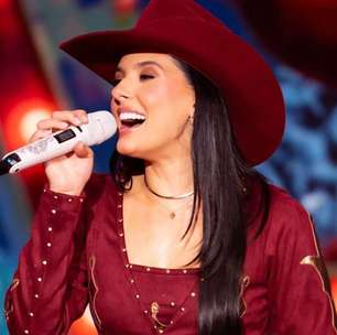 Ana Castela curte noite de Natal e brinca com Leonardo: "Só um copo"