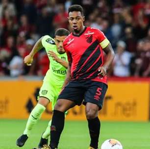 Athletico-PR vê Wellington acertar com time 'inusitado' do Brasileirão: "Longe do"