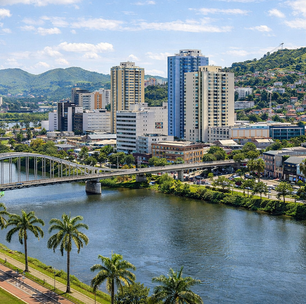 Cidade industrial do sul fluminense combina clima tropical, segurança e qualidade de vida para famílias