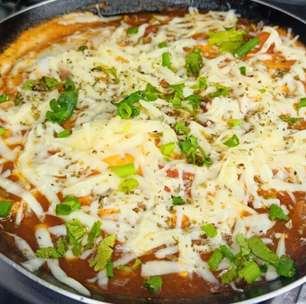 Ovos a parmegiana na frigideira prontos em minutos para um jantar prático de fim de ano