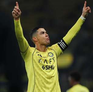 Cristiano Ronaldo brilha em vitória do Al-Nassr e se aproxima do milésimo gol