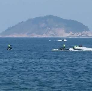 Ultraleve cai no mar em Copacabana (RJ)
