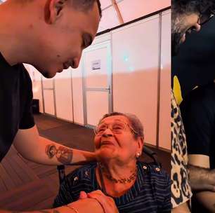 João Gomes registra encontro com fã de 98 anos