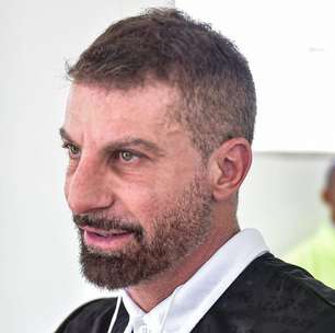 Astro da Premier League pediu para jogar no Vasco da Gama e diretoria bate o martelo