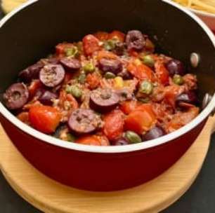 Molho putanesca fácil - perfeito para massas ou antepasto