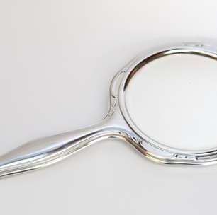 Simpatia para se olhar no espelho com amor