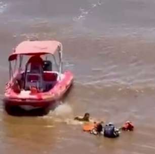 Três pessoas são resgatadas após 20 horas à deriva em rio de SP