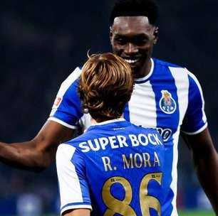 Com brasileiro "garçom", Porto vence AVS e segue invicto no Português