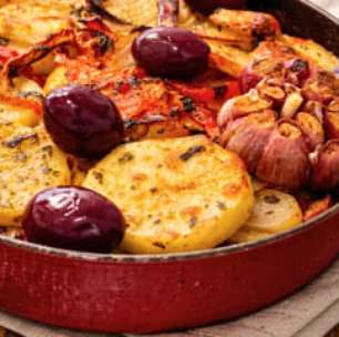 Batatalhoada fácil: batata assada com legumes, sem bacalhau