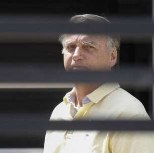 Bolsonaro passa por nova intervenção após crises de soluço