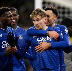 Everton vai até Nottingham e vence o duelo pela Premier League