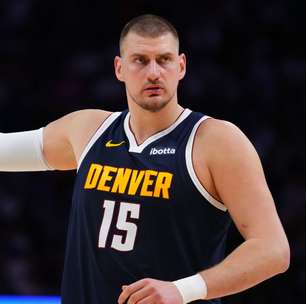 Jokic sente dores no joelho e vira preocupação na NBA