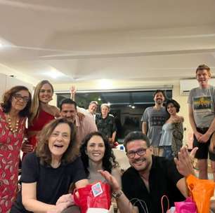 Elizabeth Savala reúne família e ex-marido no Natal