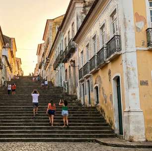 Rua maranhense ganha fama por sua escadaria icônica; com seus degraus de pedra e casarões, ela virou o cartão-postal do Centro Histórico