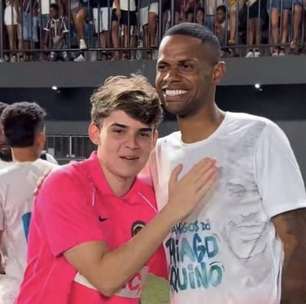 Júnior Santos participa de jogo festivo e deve levar multa do Atlético