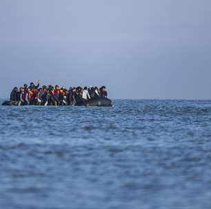 Chegadas de migrantes pelo Canal da Mancha em 2025 foram as segundas maiores da história