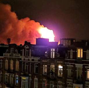 Incêndio de igreja histórica e violência com fogos marcam virada na Holanda