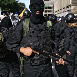 'É angustiante, estamos em casa sem poder sair': brasileiros relatam clima tenso em Caracas