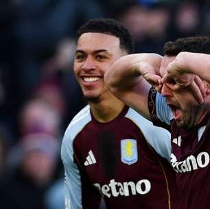 John falha em gol do Aston Villa, que vence Nottingham e se mantém firme na briga pelo título