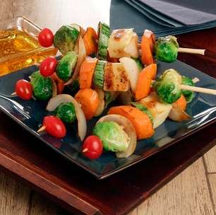 Churrasco vegetariano: espetinho de queijo coalho fácil