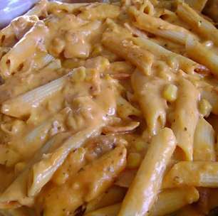 Macarrão com frango e creme de leite, receita rápida e barata de fazer