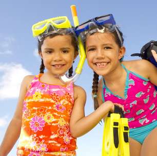 Veja quais cores de trajes de banho são mais seguras para crianças e adolescentes