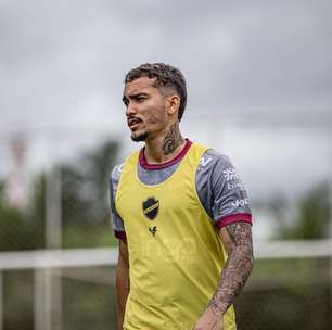 Impasse no Vila Nova: jogador aguarda proposta para deixar o clube