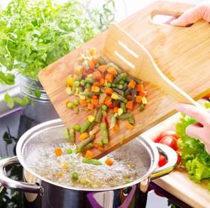 Erros comuns que deixam a comida sem graça (e como evitar)