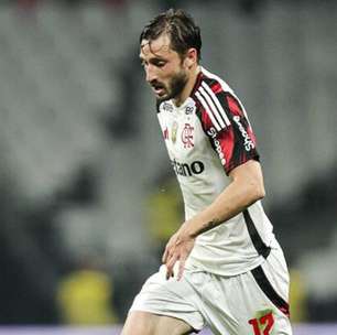 Flamengo anuncia transferência de Viña ao River Plate