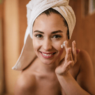 Cuidados diários com a pele: escolhas simples que impactam no bem-estar