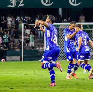 Coritiba é surpreendido e perde para o Foz do Iguaçu em estreia no Paranaense