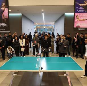 Alcaraz e Sinner duelam no tênis de mesa antes de jogo na Coreia