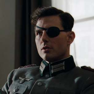 Tom Cruise ficou tão envolvido com seu papel neste filme histórico que insistiu em se vestir usando apenas três dedos da mão esquerda