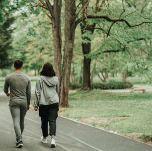 Caminhar em jejum emagrece mais rápido? Saiba o que acontece no seu corpo