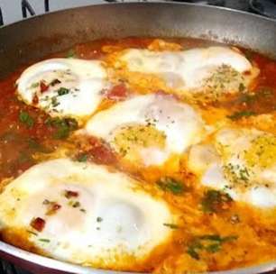 Ovos ao molho de tomate: descubra o melhor jeito de comer ovos numa receita simples, fácil e muito gostosa