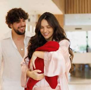 Rafa Kalimann emociona ao surgir com a filha ao som de Nattan