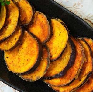 Receita de berinjela crocante e sequinha por fora, perfeita para servir como acompanhamento ou petisco