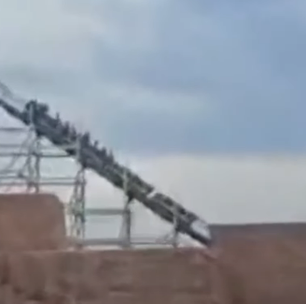 Montanha-russa para e 22 pessoas precisam ser resgatadas dos trilhos no Hopi Hari