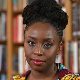 Família da escritora Chimamanda Ngozi acusa hospital de negligência por morte de filho de 21 meses