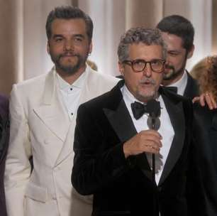 Kleber Mendonça Filho faz apelo a jovens cineastas ao receber prêmio no Globo de Ouro